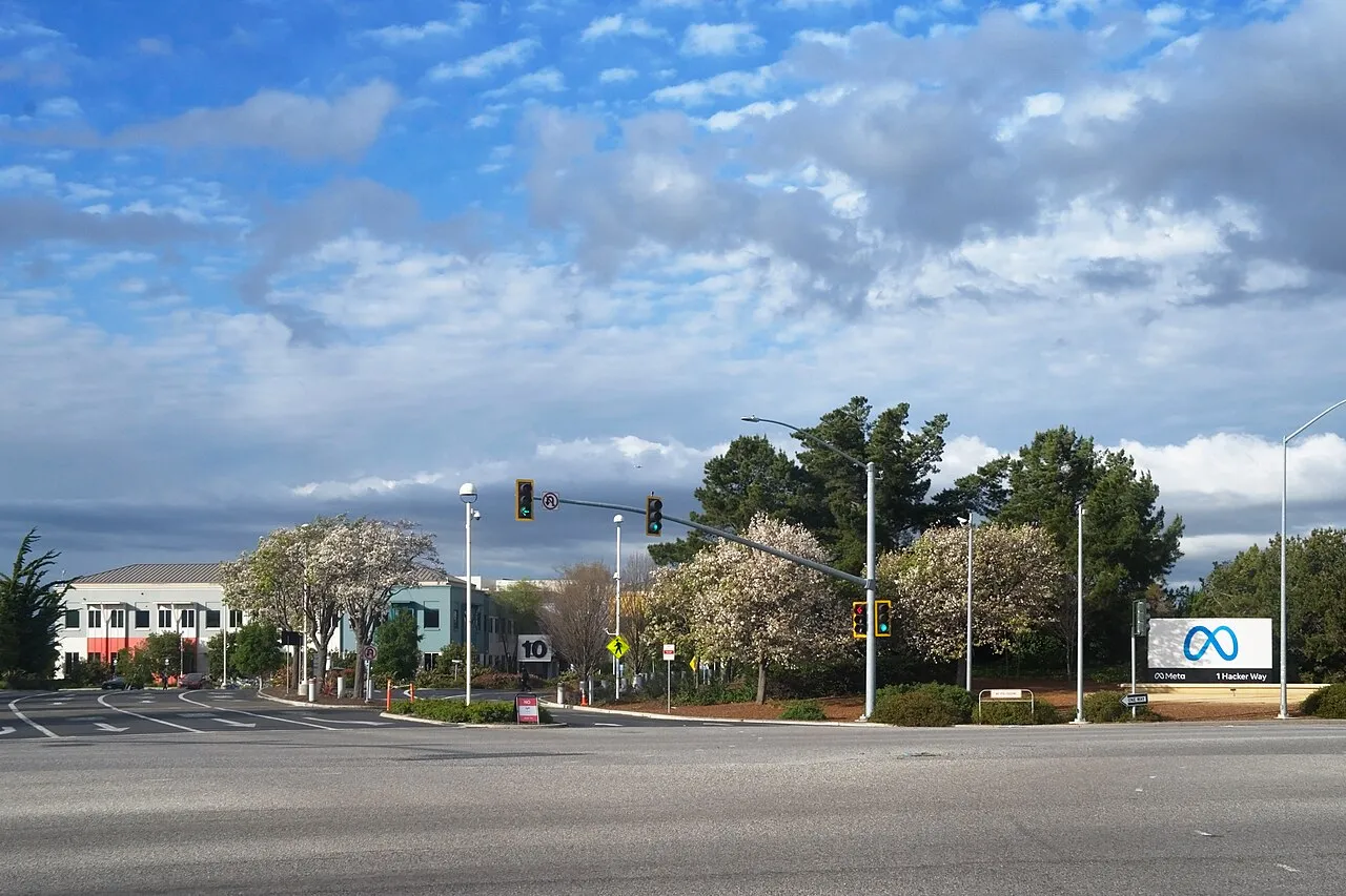 Ingang van het hoofdkantoor van Meta Platforms in Menlo Park, Californië
