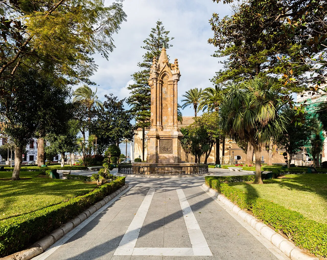Plaza de África in Ceuta, met de bestuursgebouwen van de autonome stad