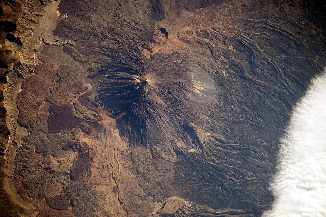 Astronautenfoto van de vulkanen Teide en Pico Viejo op Tenerife, Canarische Eilanden