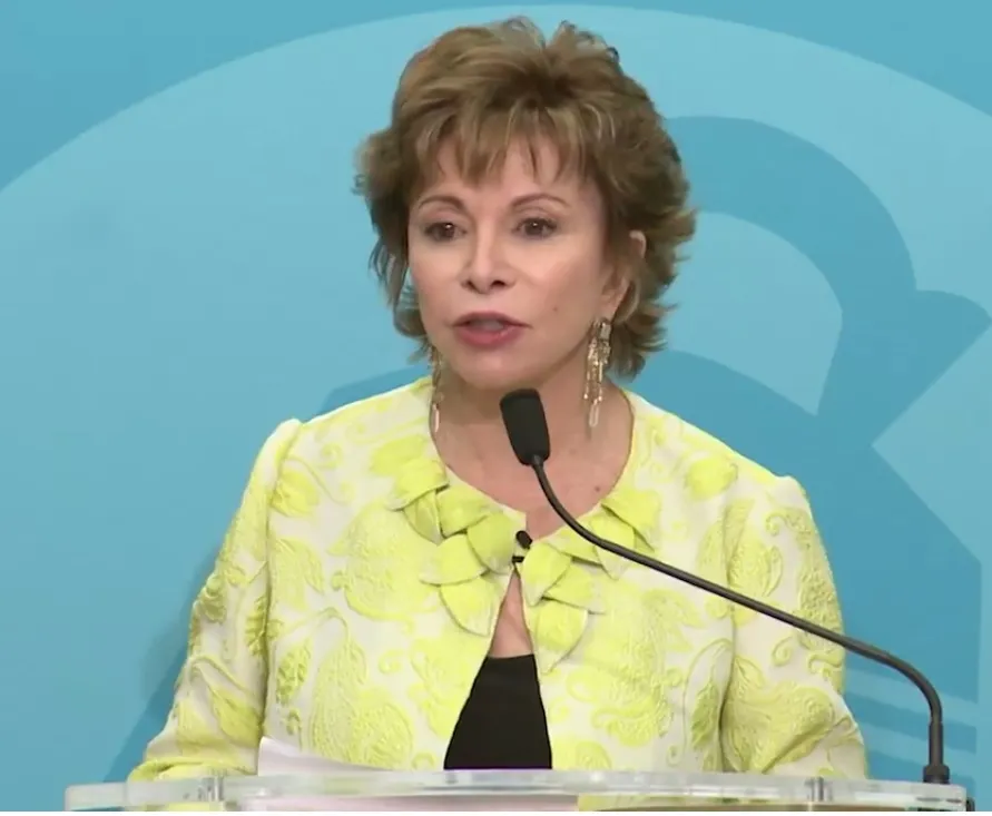 Isabel Allende spreekt in 2017 voor de City Club of Cleveland