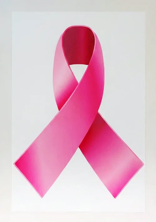 Een roze lintje, het universele symbool voor bewustwording van borstkanker